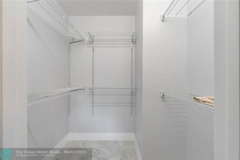 9523 S Hollybrook Lake Drive Pembroke Pines FL 33025