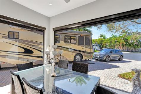 93 S Cortez Drive Circle R Margate FL 33068