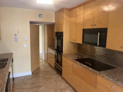 19667 Turnberry Way Miami FL 33180