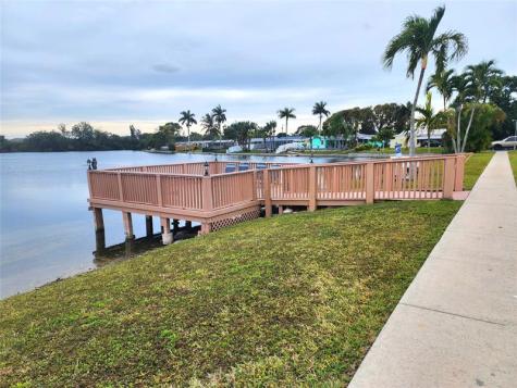 2223 Park Lane Hollywood FL 33021