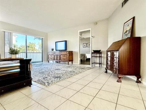 4401 NW 41st Street Lauderdale Lakes FL 33319