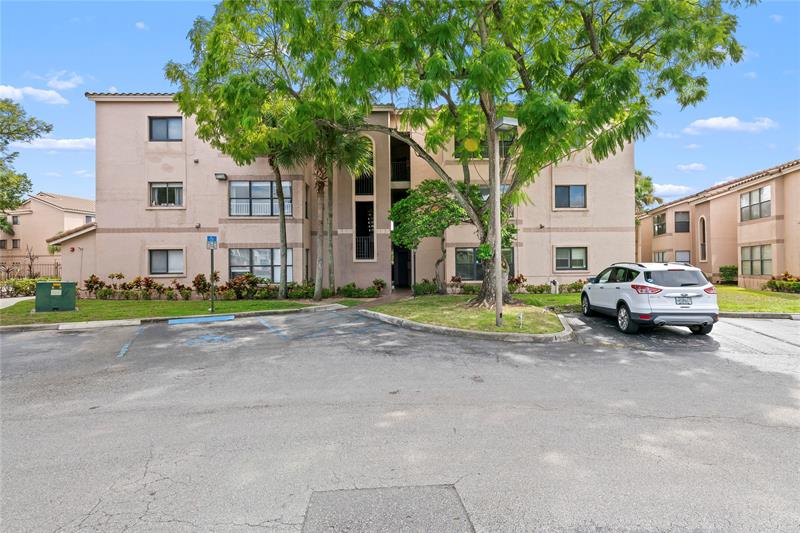 2906 S University Drive Davie FL 33328