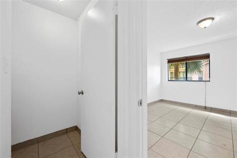 2906 S University Drive Davie FL 33328
