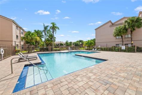 2906 S University Drive Davie FL 33328