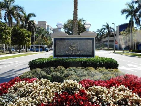 2906 S University Drive Davie FL 33328