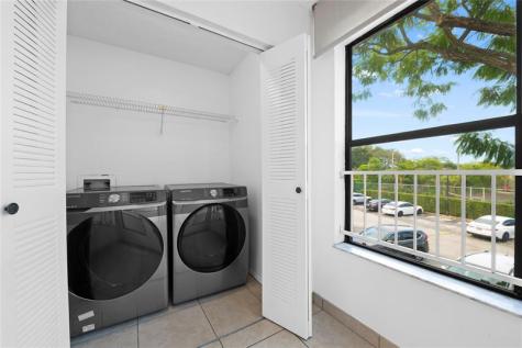 2906 S University Drive Davie FL 33328