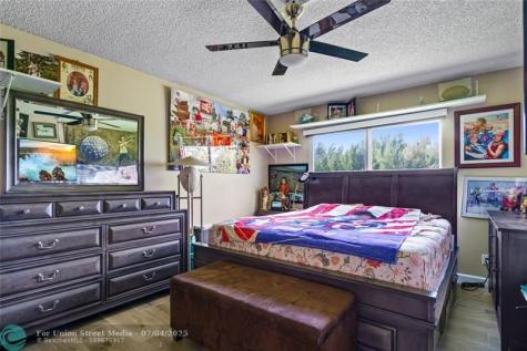 800 SW 125th Way Pembroke Pines FL 33027