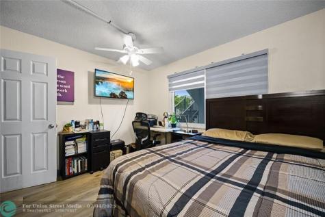 800 SW 125th Way Pembroke Pines FL 33027