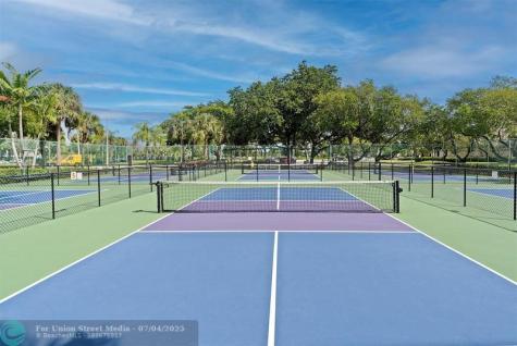 800 SW 125th Way Pembroke Pines FL 33027