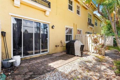 2851 W Prospect Road Tamarac FL 33309