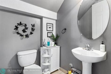2851 W Prospect Road Tamarac FL 33309