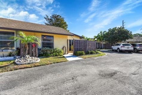 235 Briarwood Circle Hollywood FL 33024
