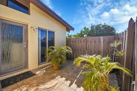 235 Briarwood Circle Hollywood FL 33024