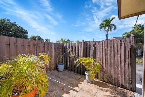 235 Briarwood Circle Hollywood FL 33024