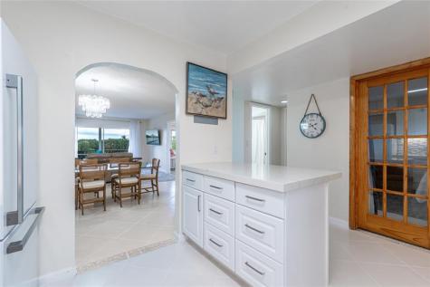 9411 N Hollybrook Lake Drive Pembroke Pines FL 33025