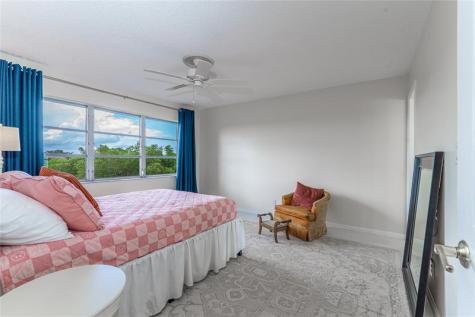 9411 N Hollybrook Lake Drive Pembroke Pines FL 33025