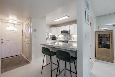 9411 N Hollybrook Lake Drive Pembroke Pines FL 33025