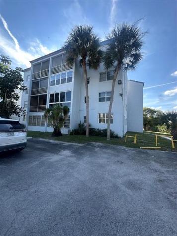 2800 Somerset Drive Lauderdale Lakes FL 33311