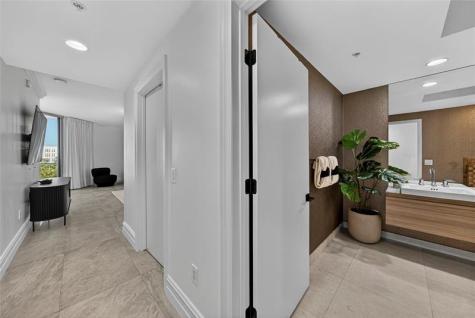 17301 Biscayne Boulevard Aventura FL 33160