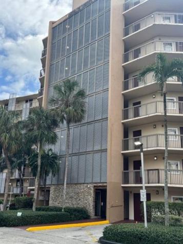 3301 N Country Club Drive Miami FL 33180