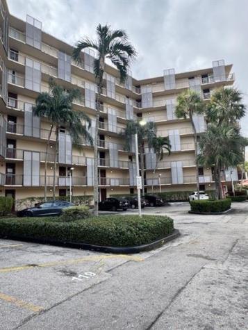 3301 N Country Club Drive Miami FL 33180