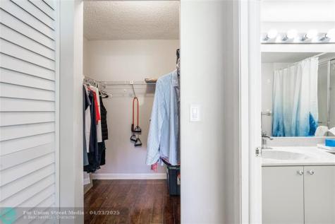 150 S Hollybrook Terrace Pembroke Pines FL 33025