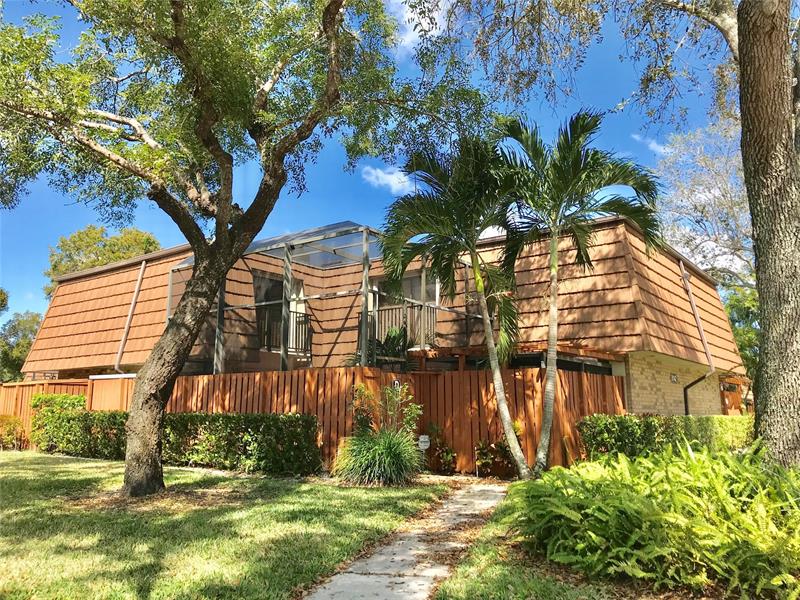 9142 SW 23rd Street Davie FL 33324