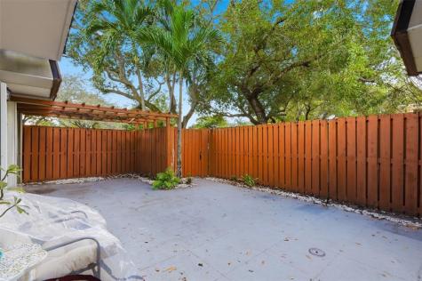 9142 SW 23rd Street Davie FL 33324