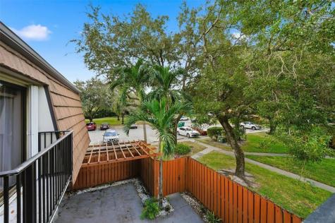 9142 SW 23rd Street Davie FL 33324