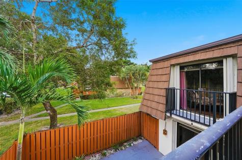 9142 SW 23rd Street Davie FL 33324