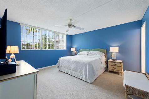 9420 S Hollybrook Lake Drive Pembroke Pines FL 33025