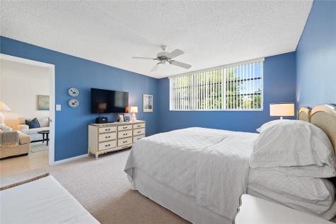 9420 S Hollybrook Lake Drive Pembroke Pines FL 33025
