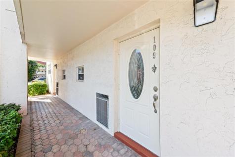 9420 S Hollybrook Lake Drive Pembroke Pines FL 33025