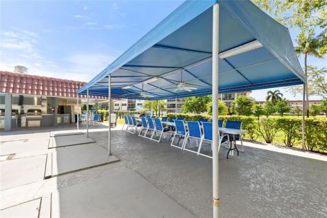 9420 S Hollybrook Lake Drive Pembroke Pines FL 33025
