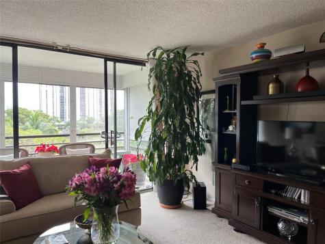 20500 W Country Club Drive Aventura FL 33180