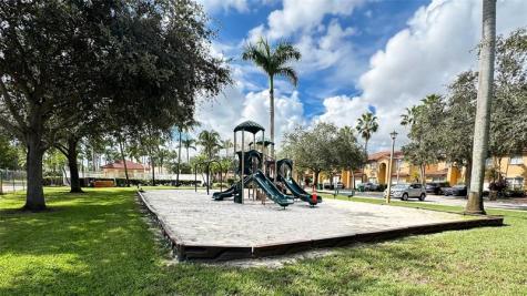 14015 N Forest Oak Circle Davie FL 33325