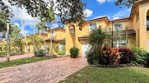 14015 N Forest Oak Circle Davie FL 33325