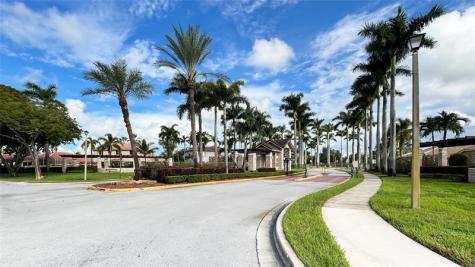 14015 N Forest Oak Circle Davie FL 33325