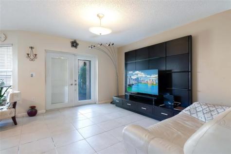 14015 N Forest Oak Circle Davie FL 33325