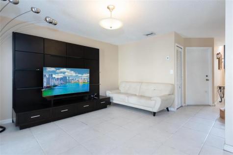 14015 N Forest Oak Circle Davie FL 33325