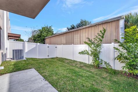 4208 NE 7th Terrace Oakland Park FL 33334