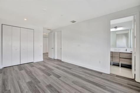 4208 NE 7th Terrace Oakland Park FL 33334