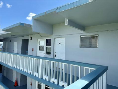 2300 Park Lane Hollywood FL 33021