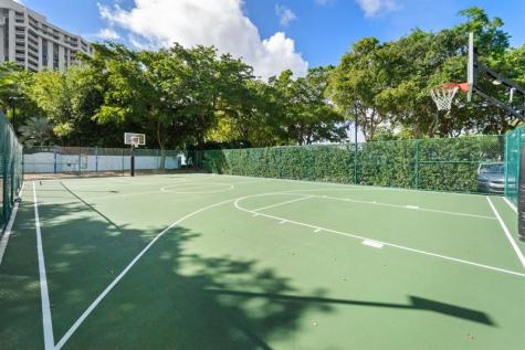 1000 Quayside Terrace Miami FL 33138