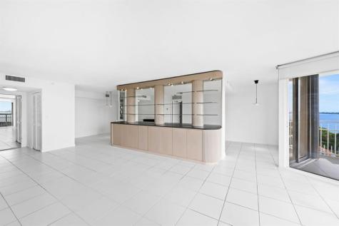 1000 Quayside Terrace Miami FL 33138