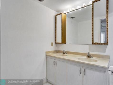 3002 Portofino Isle Coconut Creek FL 33066