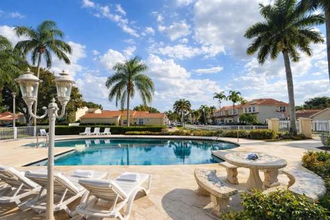 1116 SW 180 Terrace Pembroke Pines FL 33029