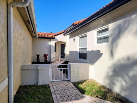 1116 SW 180 Terrace Pembroke Pines FL 33029