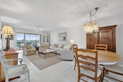 6866 Huntington Lane Delray Beach FL 33446