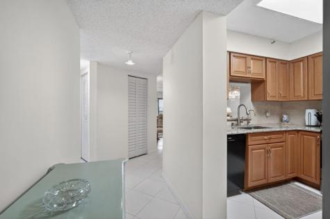 6866 Huntington Lane Delray Beach FL 33446